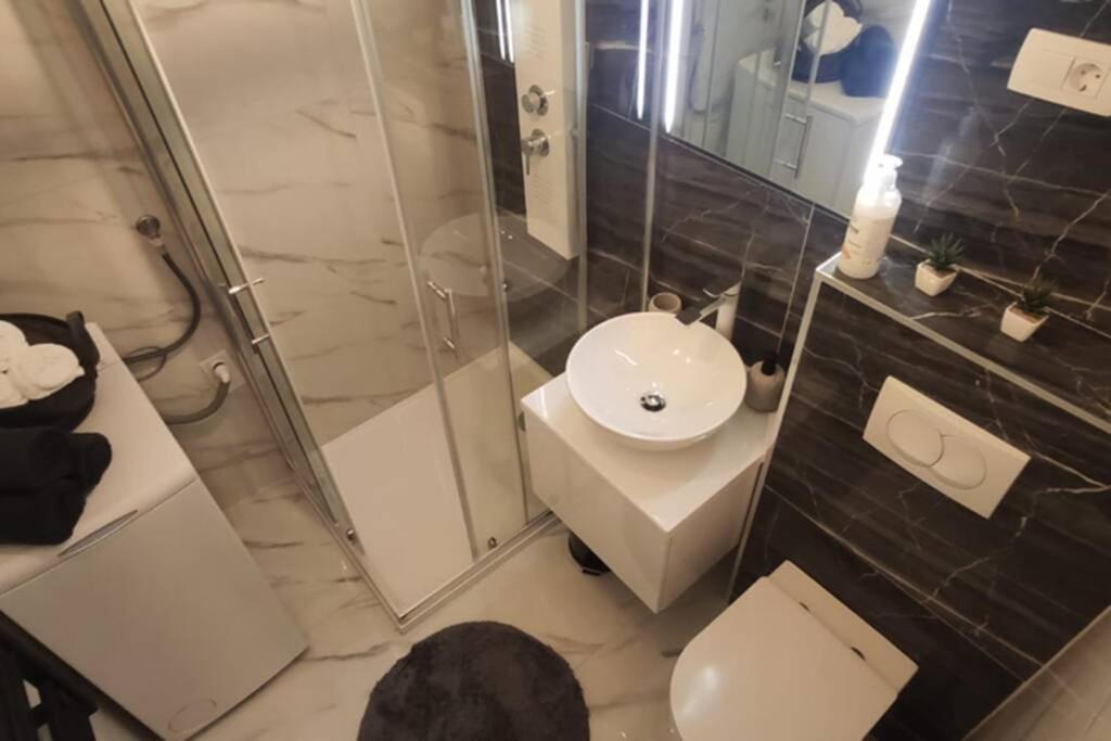 New! Top Apartment, Split View From Above Bagian luar foto